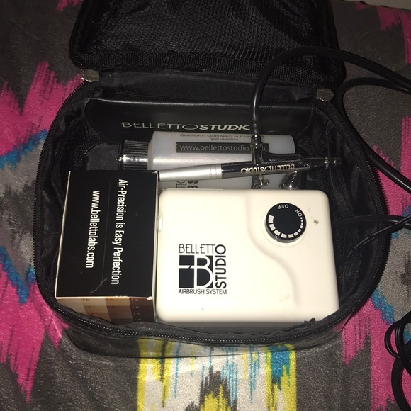 Belletto Studio Air Brush (NWT) with makeup - Picture 2 of 2